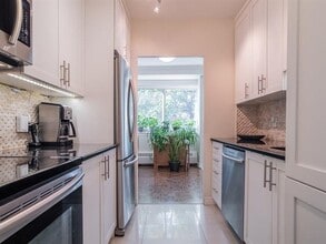 Building Photo - 4444 Rue Sherbrooke O