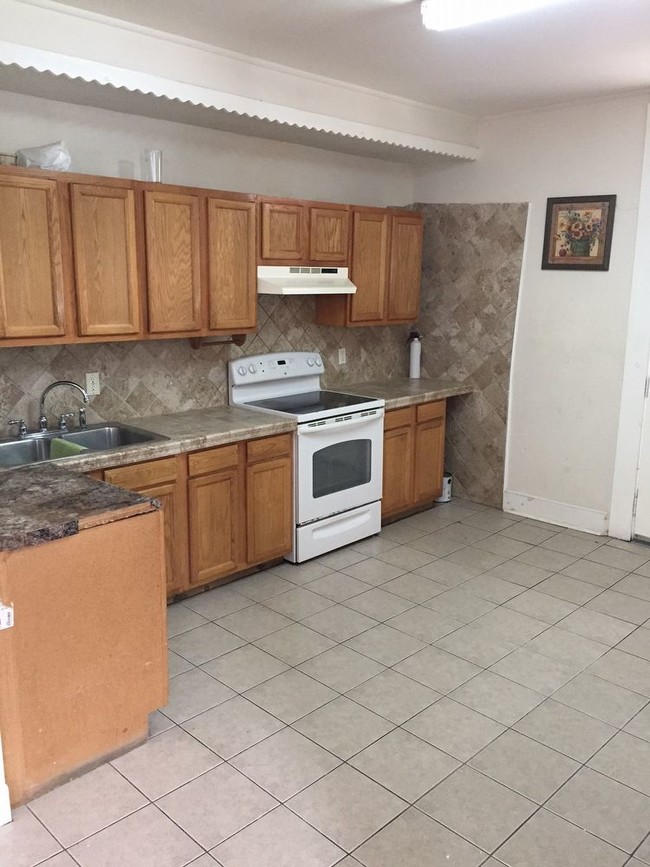 Building Photo - 2 Bedroom Apartment - Lancaster