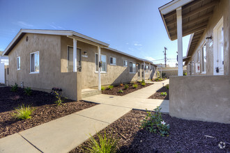 Building Photo - 4917 Saratoga Ave