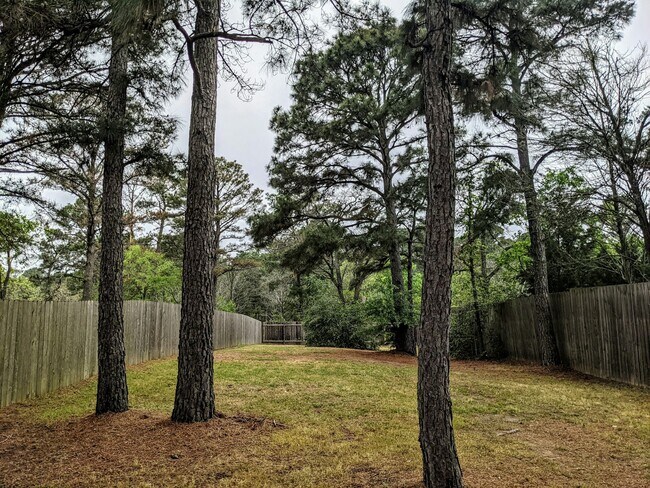 Foto del edificio - 106 Commercial Dr