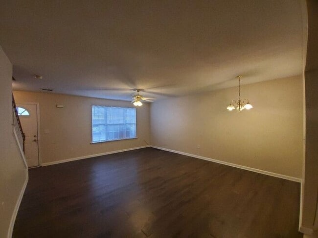 Building Photo - 3 Bedroom Townhome near Downtown Greenville
