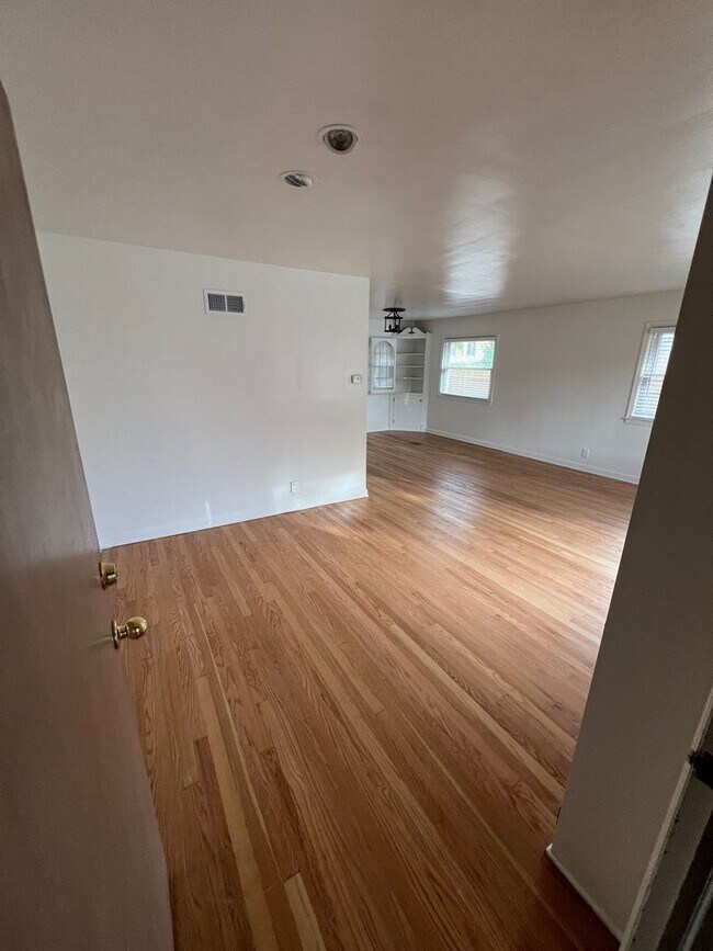 Foto del edificio - 4014 N Newhall St
