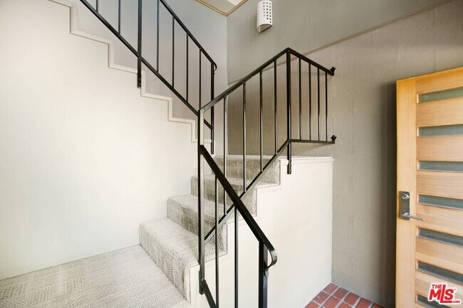 Building Photo - 4628 Nob Hill Dr