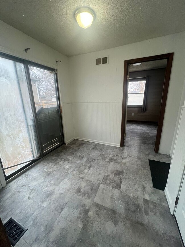 Building Photo - 8628 Chapp Ave