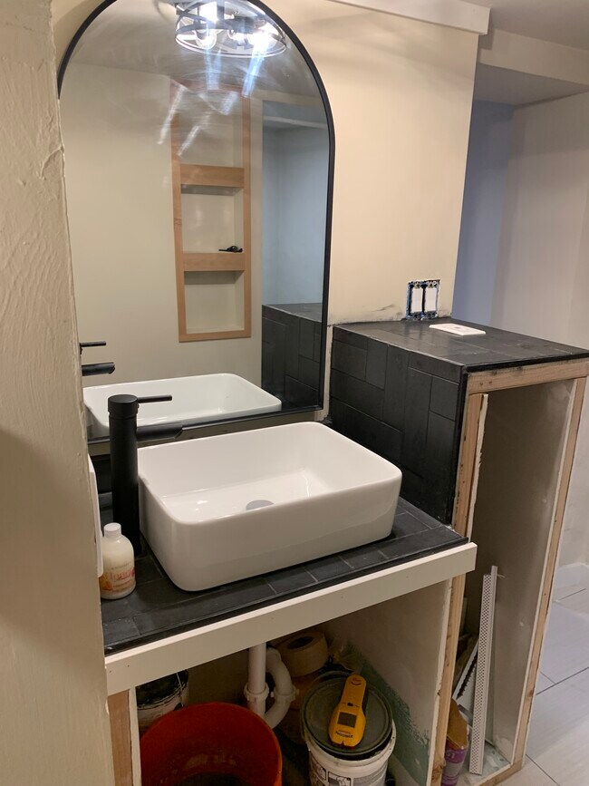Baño - 230 N 700 W