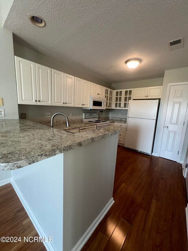 Foto del edificio - 4118 Breezewood Dr