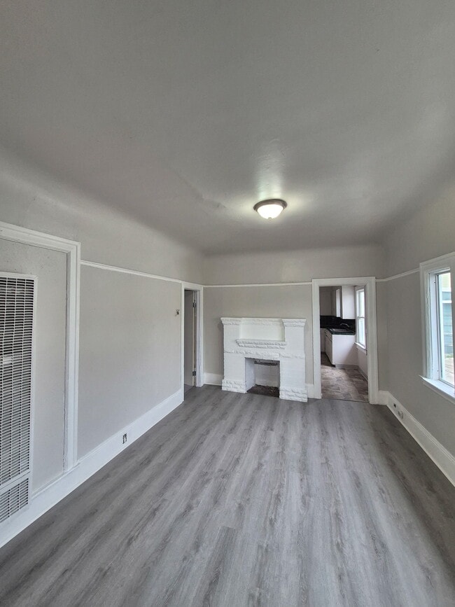 Building Photo - 4016 Penniman Ave