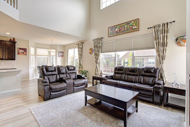 Foto del edificio - Bright, Spacious & Full of Charm Inside an...