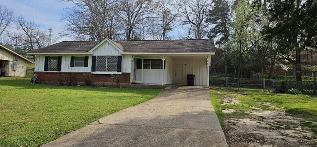 Foto del edificio - 121 Meadowbrook Dr