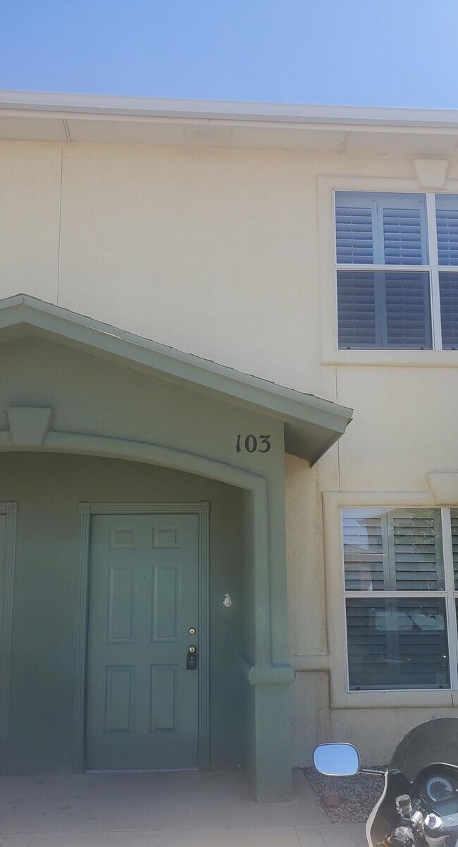 Foto del edificio - 10051 Railroad Dr