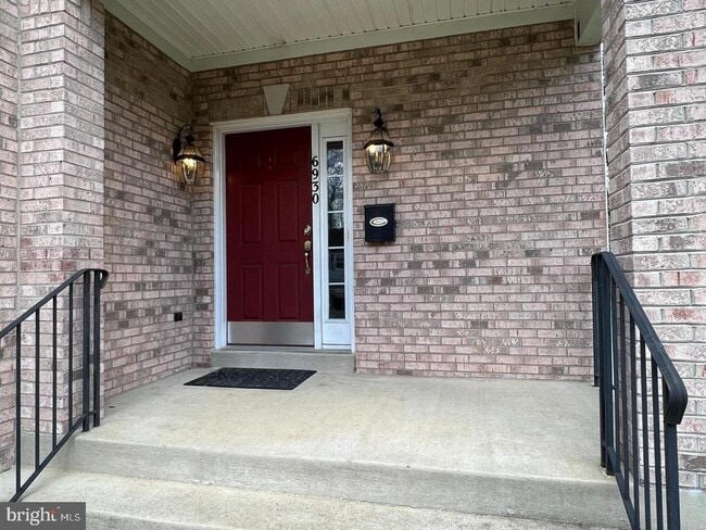 Building Photo - 6930 Westlawn Dr