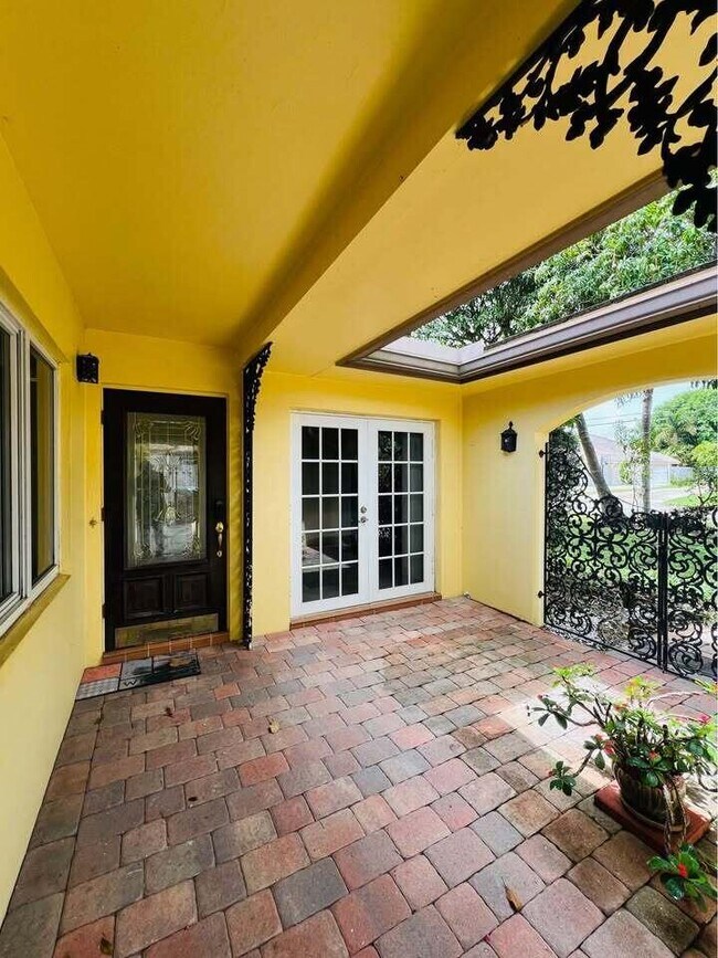 Foto del edificio - 7834 Edgewater Dr