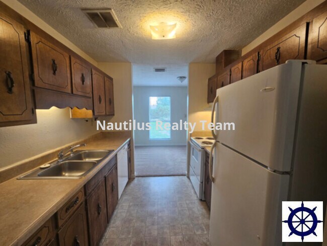 Building Photo - 6716 Lake Dr