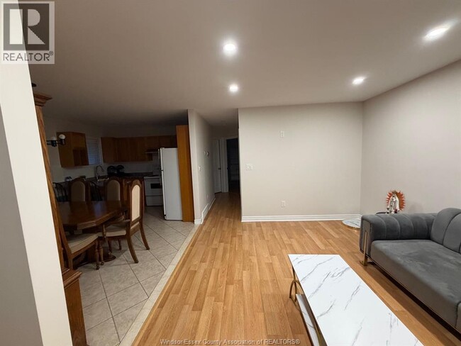 Building Photo - 750 Cabana Road E