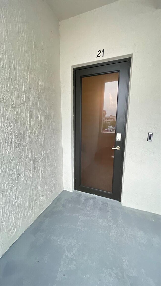 Foto del edificio - 8005 NW 104th Ave