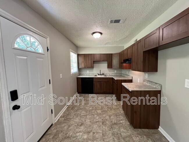Building Photo - 3757 Alma Dr