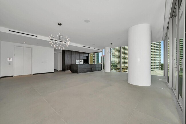 Building Photo - 2000 S Ocean Dr