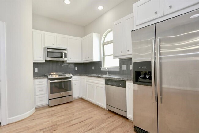 Foto del edificio - 3614 Main Plaza Dr