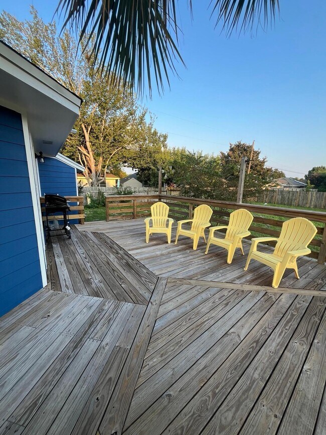 Foto del edificio - 2040 Falconhurst Pl