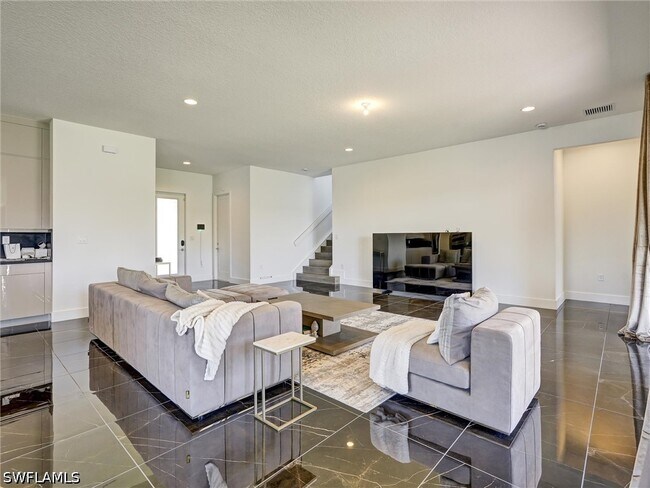 Building Photo - 5126 Panella Ave