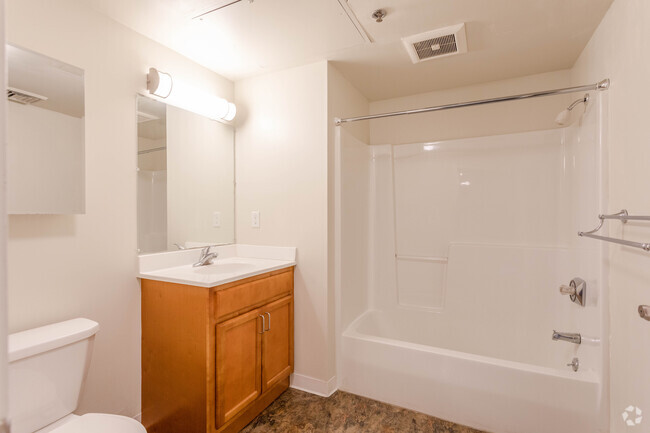 Cuarto de baño - 2HAB/1BA - 507 - Charles Street Place Apartments