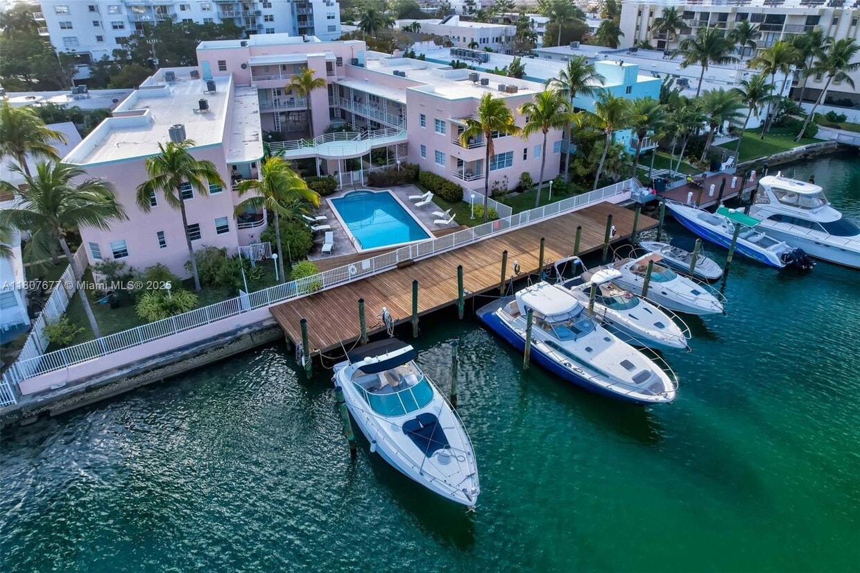 Primary Photo - 6881 Bay Dr