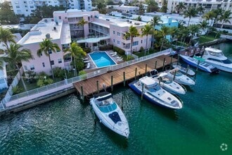 Building Photo - 6881 Bay Dr