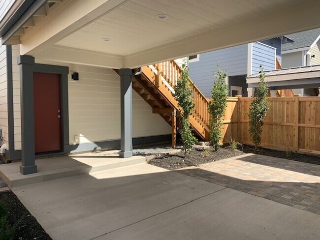 Foto del edificio - West Side 3 Bedroom with Garage