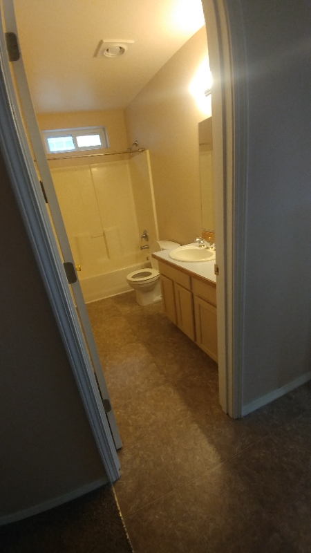 Building Photo - 6926 Ridgetop Dr NE