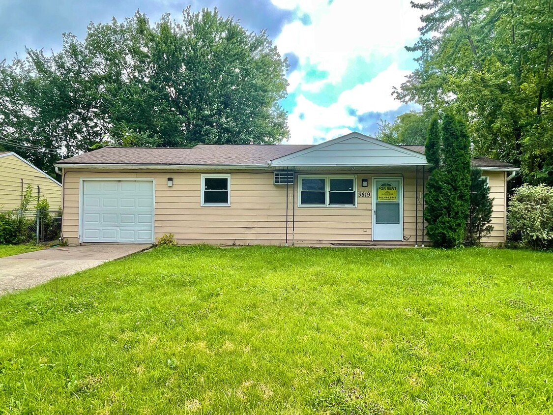 Primary Photo - 3 Bedroom Ranch Home