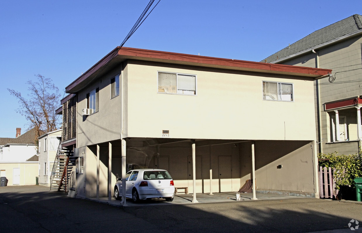 Primary Photo - 2243 Pacific Ave