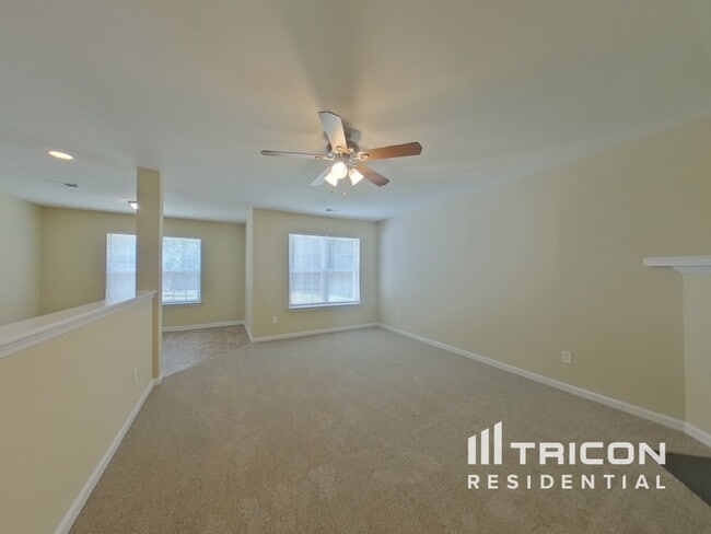 Building Photo - 7022 Fox Point Dr