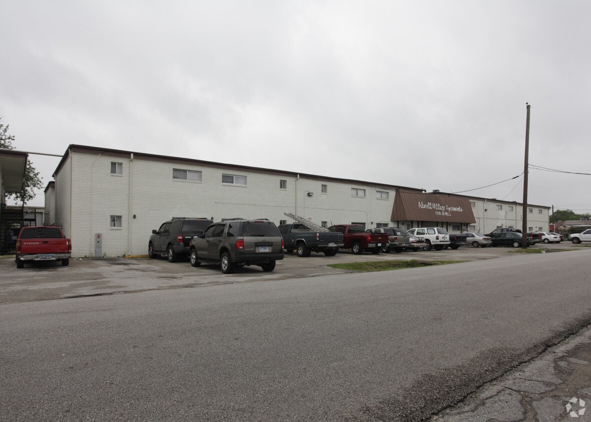 Atwell Village Apts Apartments in Bellaire, TX