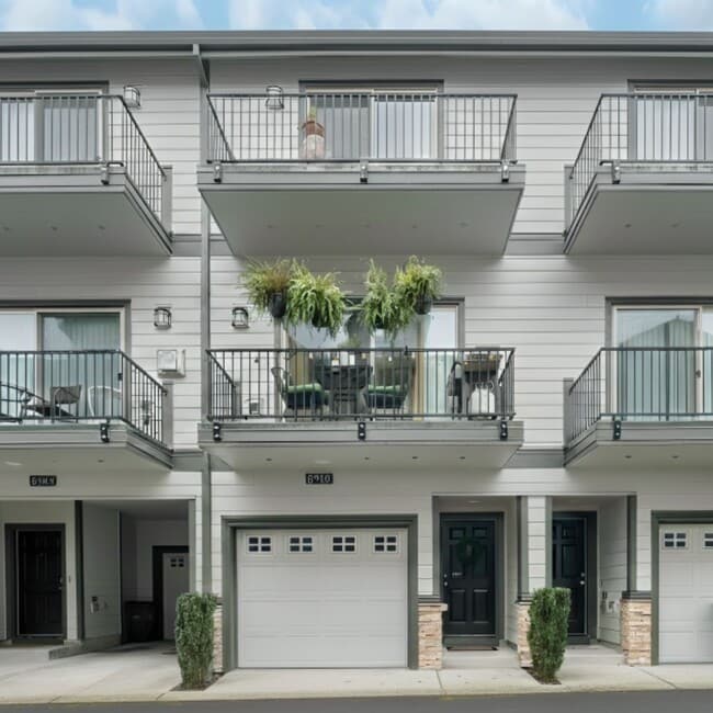 Building Photo - 8918 SW Elena Ln