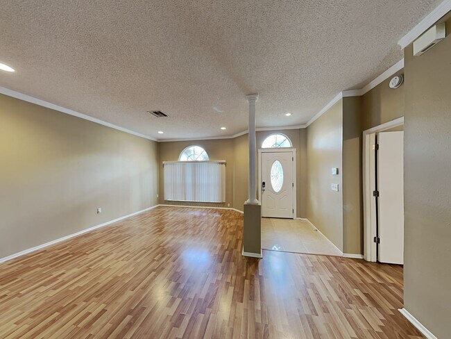 Building Photo - 11546 Glenmont Dr