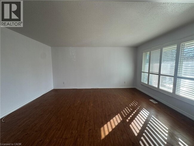 Building Photo - 86 Hillsborough Crescent