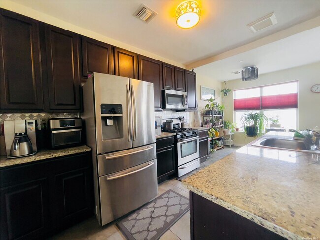 Foto del edificio - 6518 Seaspray Ave