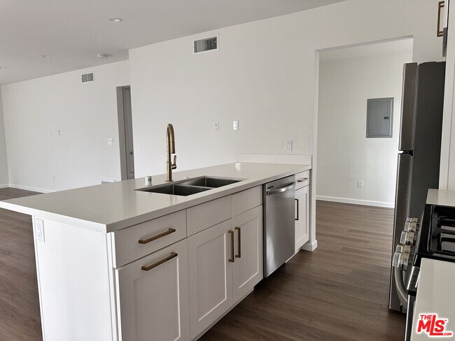 Foto del edificio - 4770 Edgewood Pl