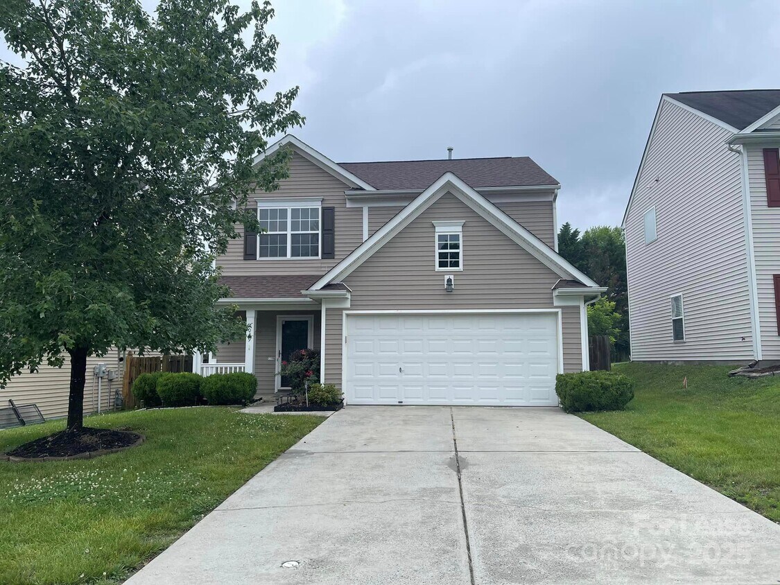 Foto principal - 2039 Moss Creek Dr