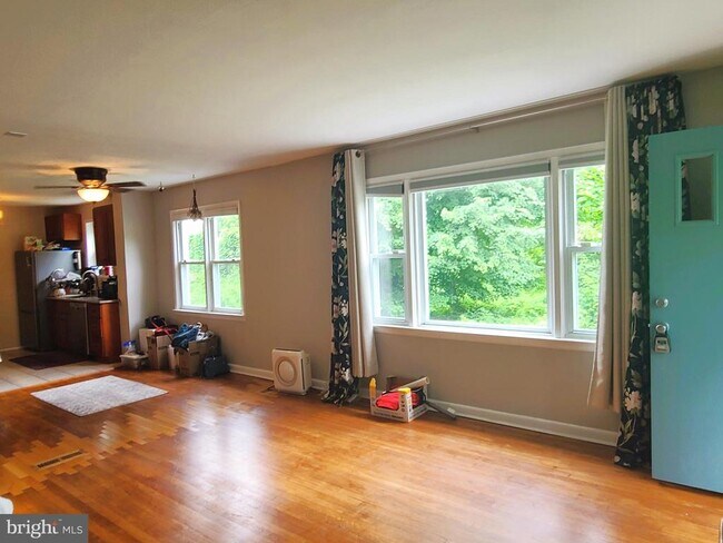 Foto del edificio - 5301 Powhatan St