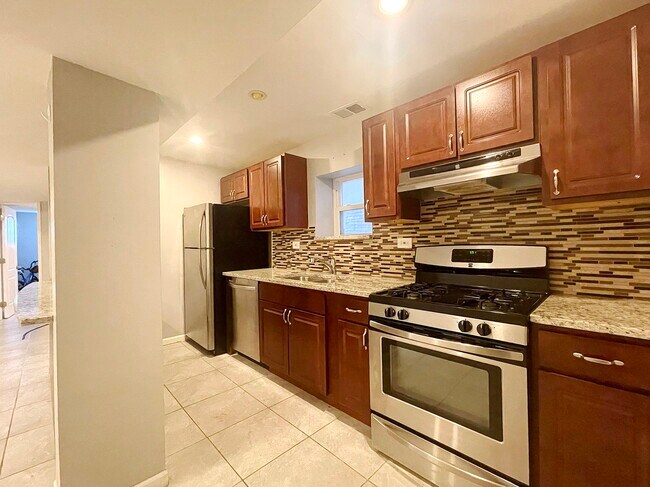 Foto del edificio - 3021 W Diversey Ave