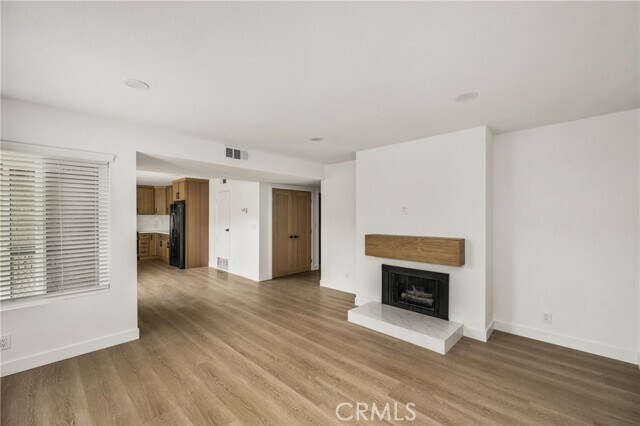 Building Photo - 2565 Santa Ana Ave