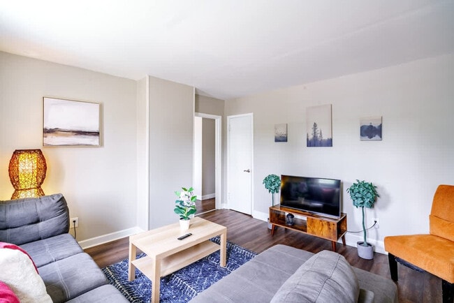 Building Photo - 605 Dennison Ave