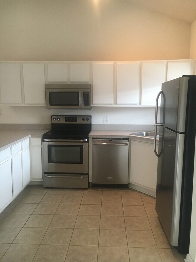 Foto del edificio - Independence South Brick Townhouse Community next to Golf Course w/ Patio, Nice Master, Vaulted C...