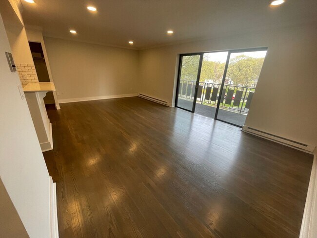 Building Photo - Modern 1-bed ~ 1 1/2 Bath * Pool & Fitness...