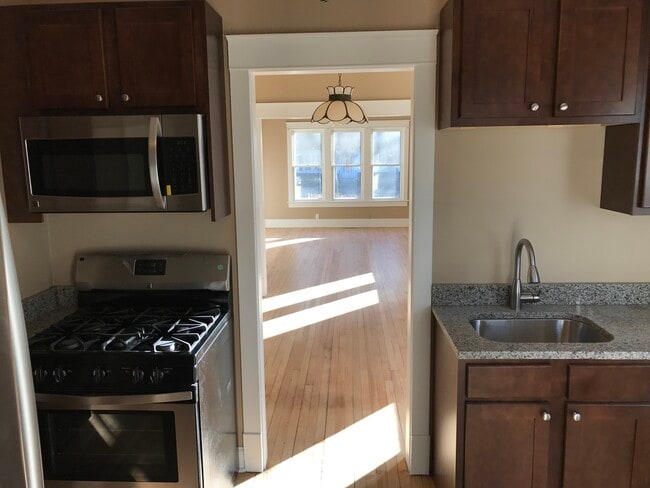 Building Photo - 116 N Adams St