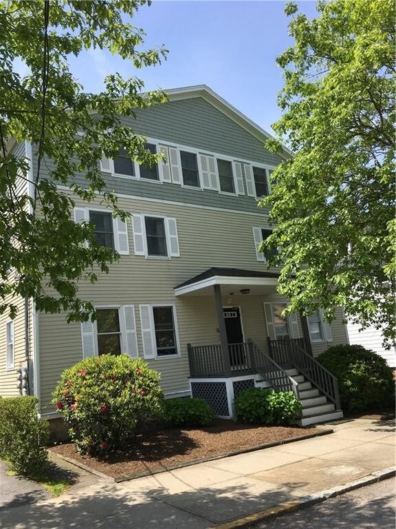 Building Photo - 9 1/2-2 Narragansett Ave