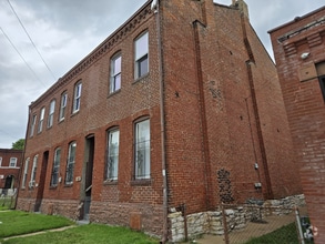 Building Photo - 221 Upton St