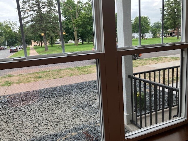 Foto del edificio - 618 E Grand Ave