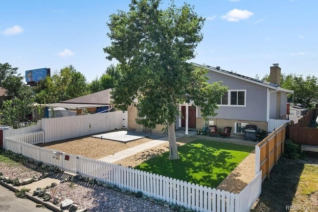 Foto del edificio - 4 Bedroom Single Family Home in Denver